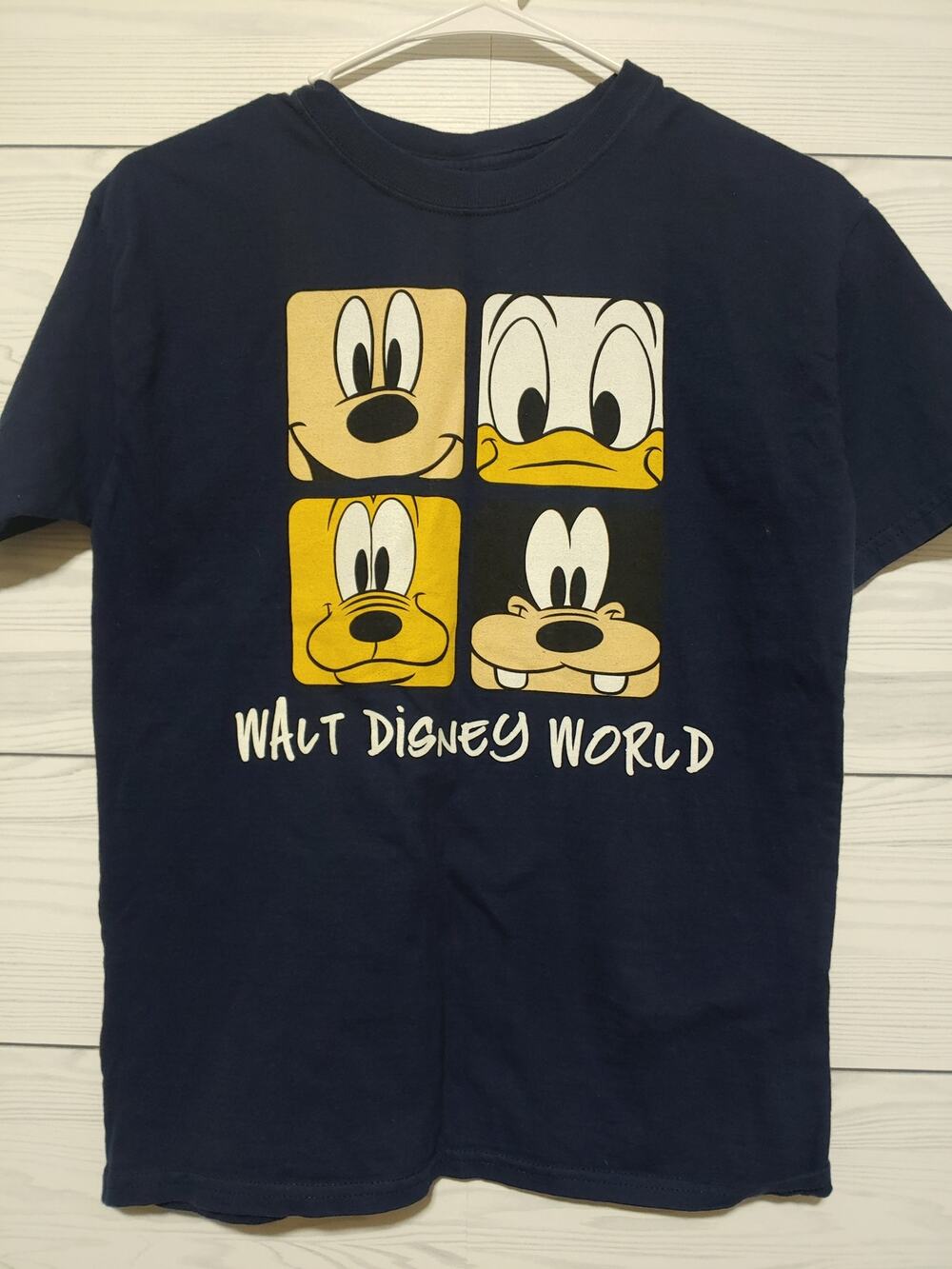 Youth Disney World Mickey, Donald, Pluto, Goofy tee sz L